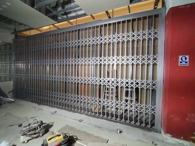 Reja plegable fierro galvanizado - instalación comercial