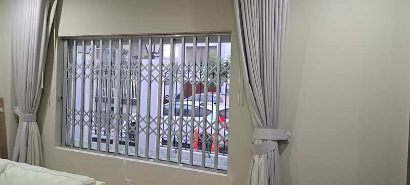 Reja plegable de aluminio para ventana - interior
