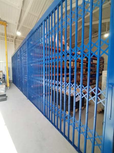 Reja plegable de fierro galvanizado - almacén industrial